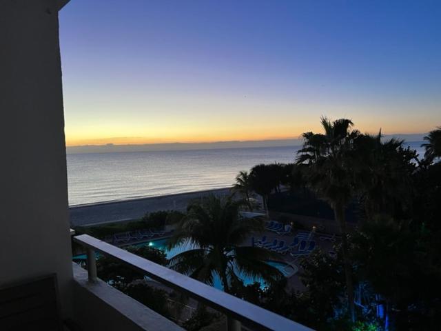 Ocean Manor Tiki Sunset Retreat Hotel Lauderdale-by-the-Sea Exterior photo